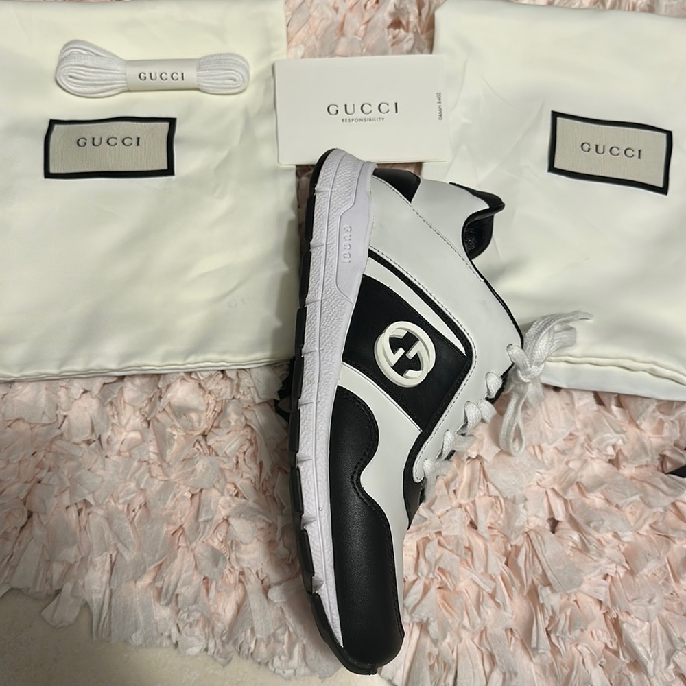 Gucci Authentic tennis sneakers worn once in Home -Black/white
